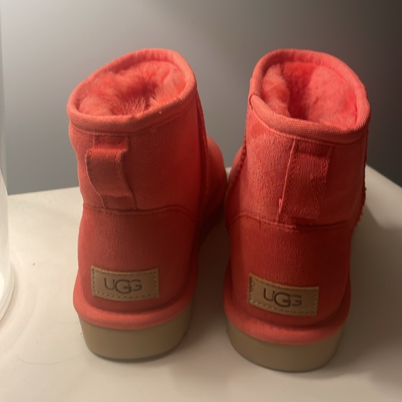 Ugg Womens classic mini winter boot. - Picture 3 of 6